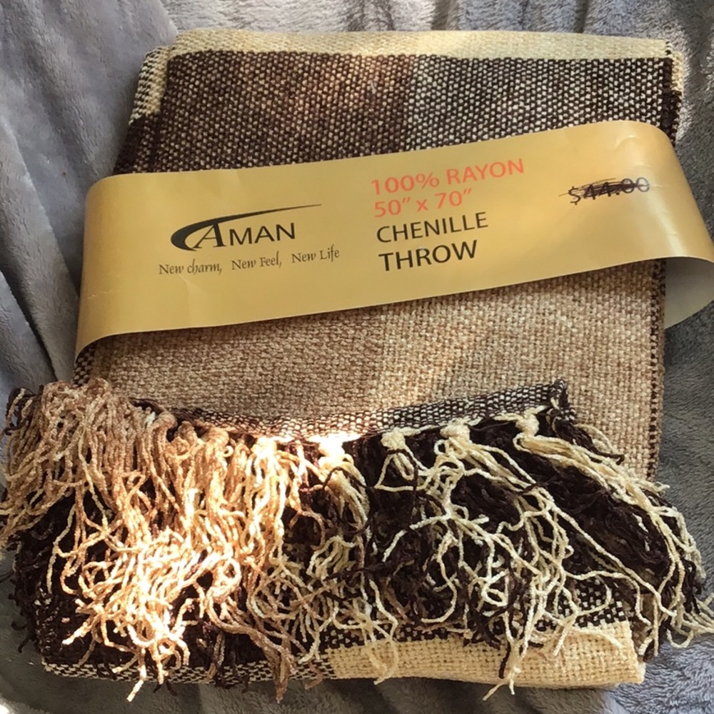 🌟brand new Aman Chenille throw🌟